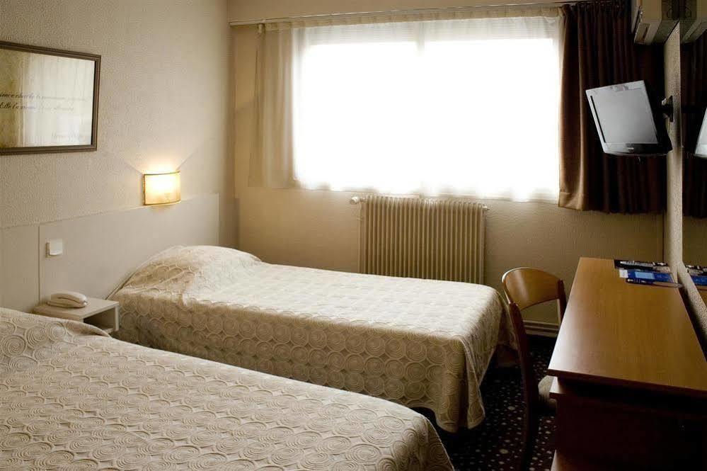 Ours Blanc - Victor Hugo Hotel 2*